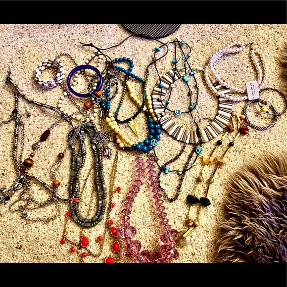 📿Beautiful Wearable Necklace & Bracelet Bundle📿 - Picture 1 of 9